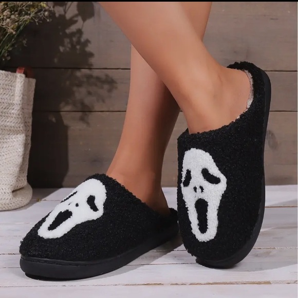 Scream Slippers NWT - Picture 2 of 6